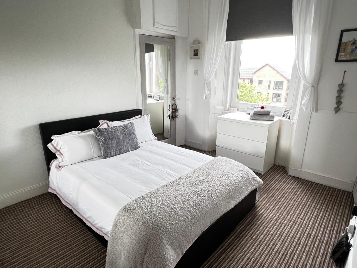 1 Bedroom Flat In Tolcross, Glasgow Top Floor. Exteriér fotografie